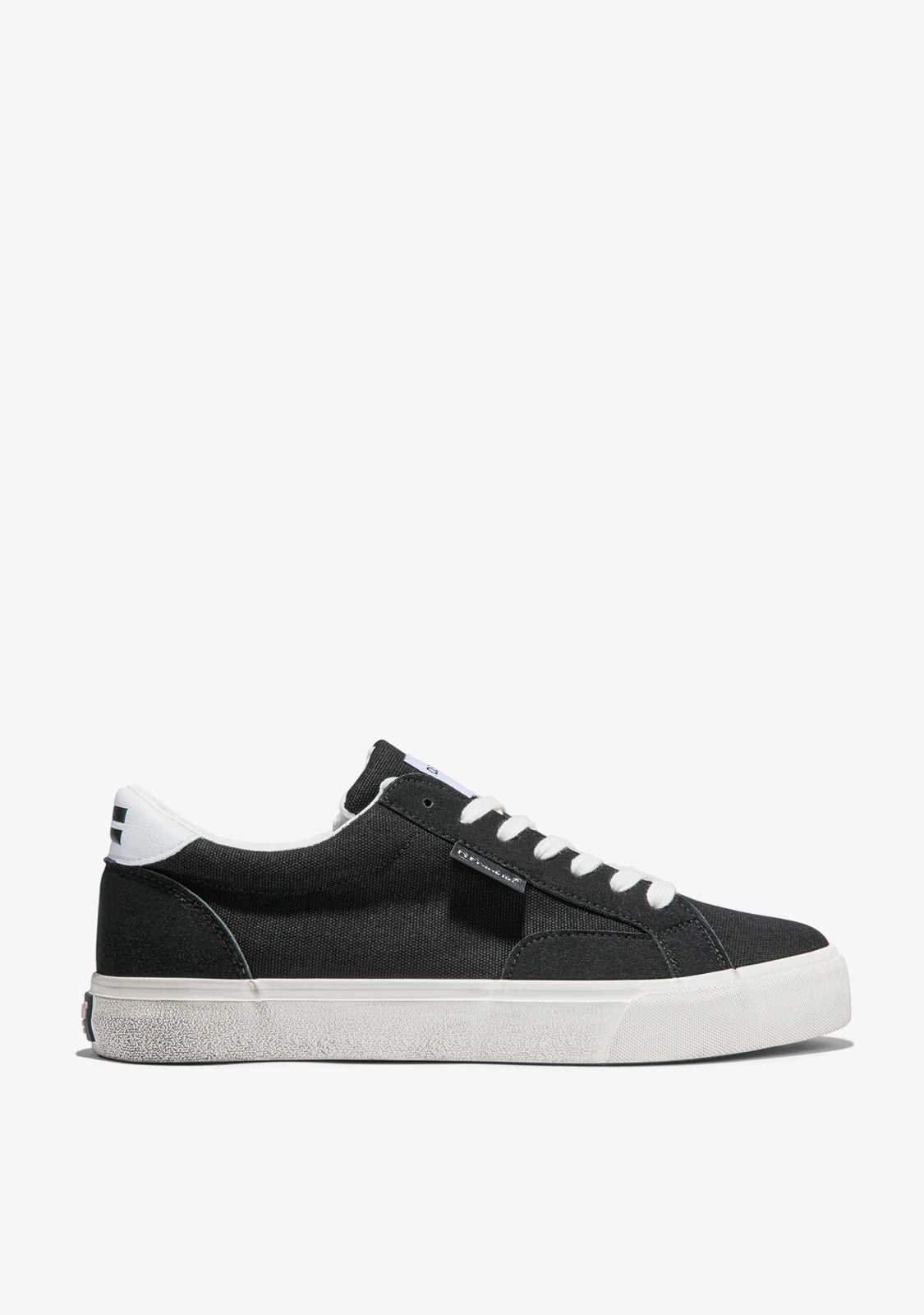 Basic canvas sneakers fashion