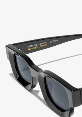Bermuda Shiny Black / Smoke