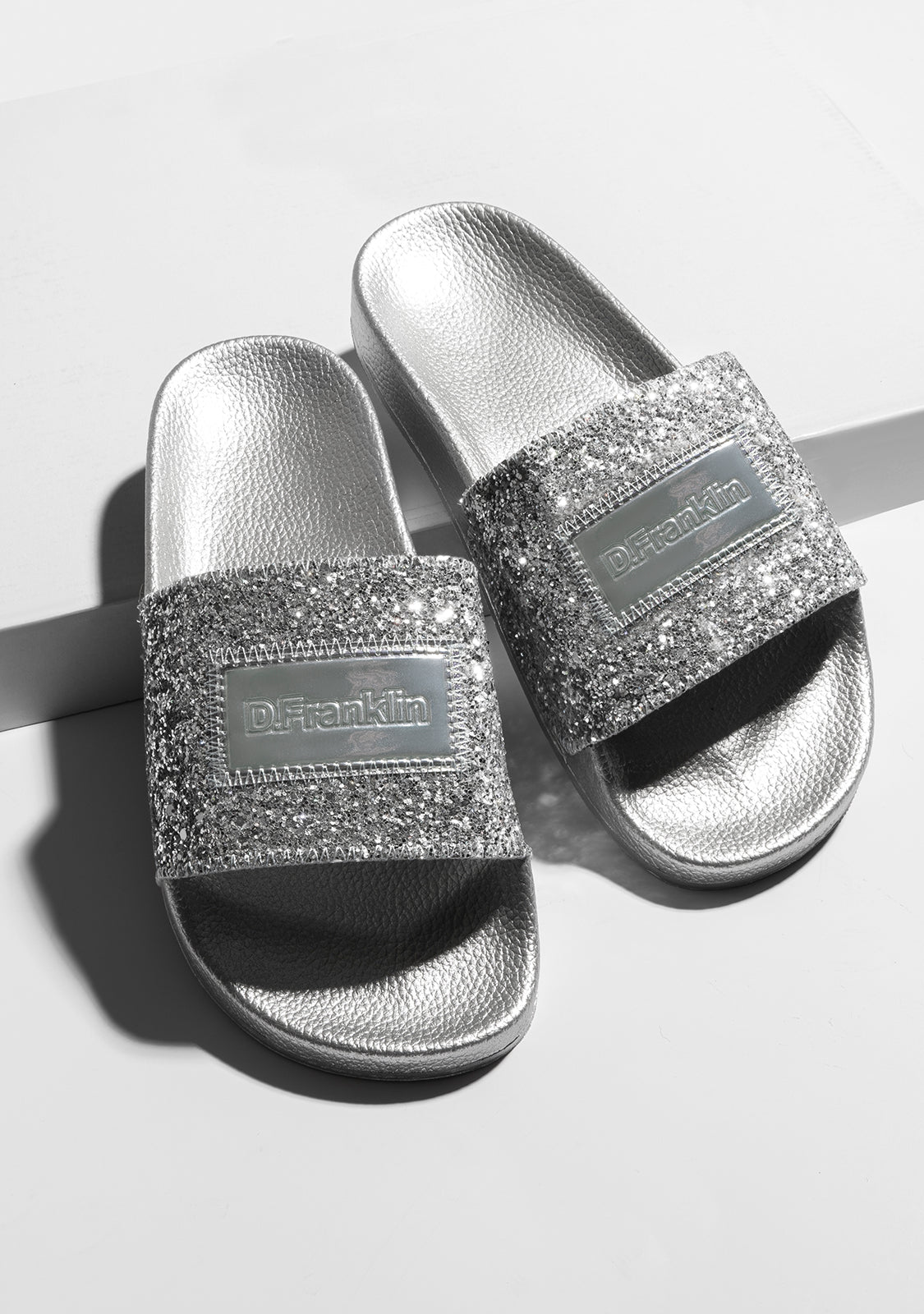 Sequins Slide Lead