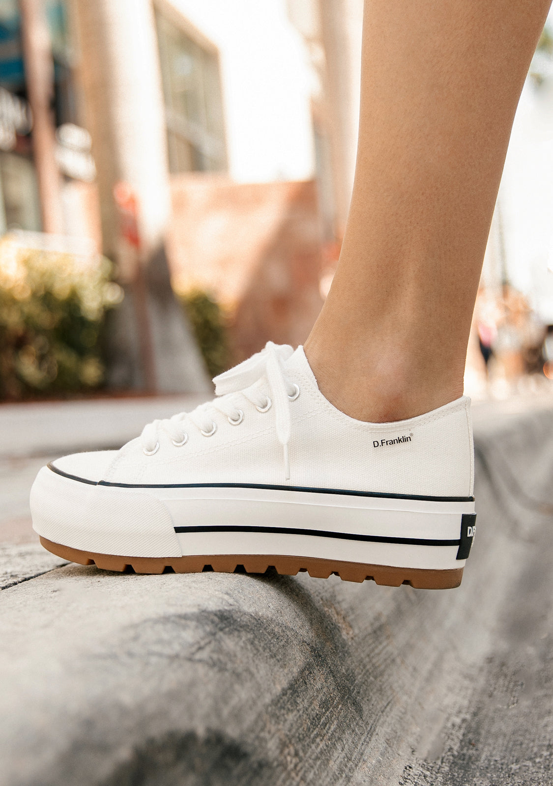 One Way Low Track Canvas Basic White